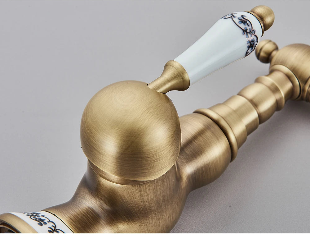 Torneira de Lavatório Vintage em Cobre – Bica Giratória com Misturador de Água Quente e Fria