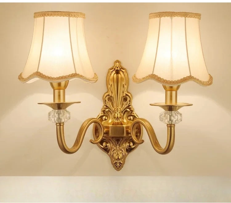 Arandela Tocheiro Dourado Vintage com Cúpula de Tecido – 1 ou 2 Cúpulas