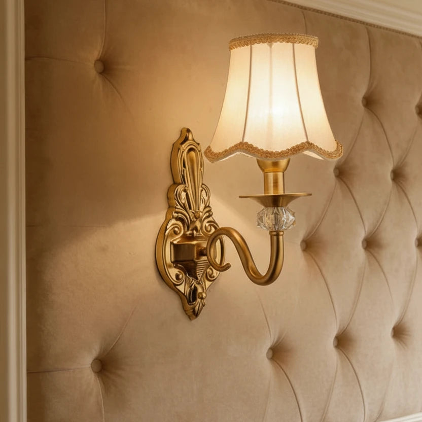 Arandela Tocheiro Dourado Vintage com Cúpula de Tecido – 1 ou 2 Cúpulas
