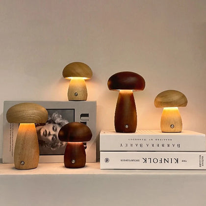 Luminária de Mesa Cogumelo em Madeira – Luz Regulável, Carregamento USB e Design Sofisticado