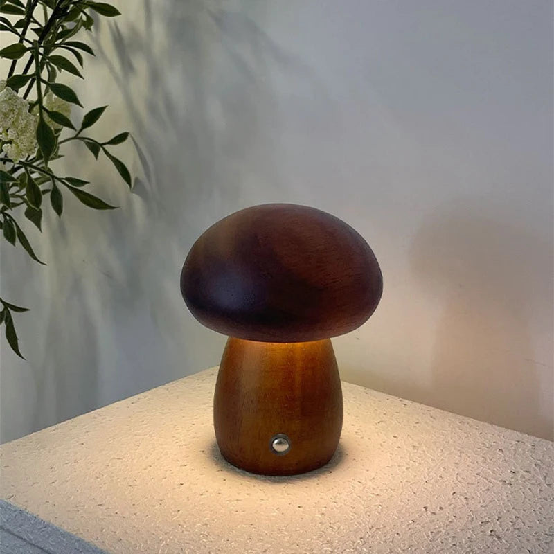 Luminária de Mesa Cogumelo em Madeira – Luz Regulável, Carregamento USB e Design Sofisticado