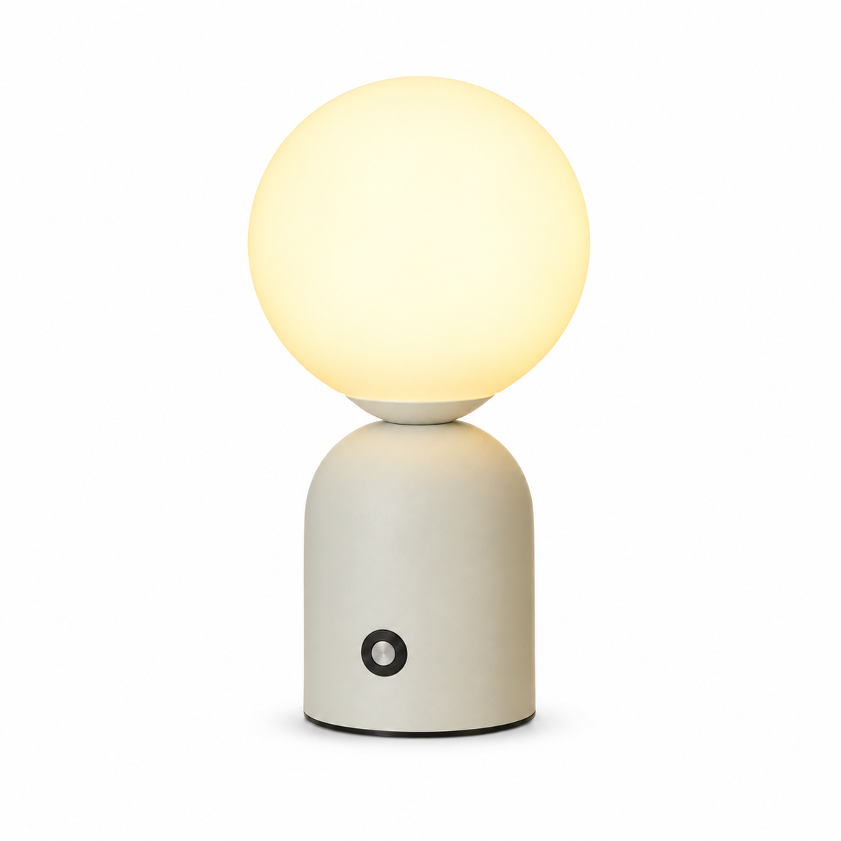 Abajur de mesa Capsule LED recarregável na cor branco, com globo iluminado e fundo branco